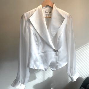 VINTAGE blouse. Doesnt wrinkle and shoulderpads are removable.